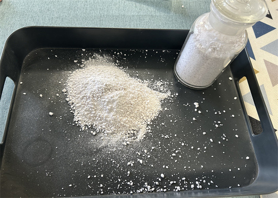 990,9% zuiverheid Melamine Raw Material Glazing Powder Niet-toxisch 25 kg / zak Cyanuramide