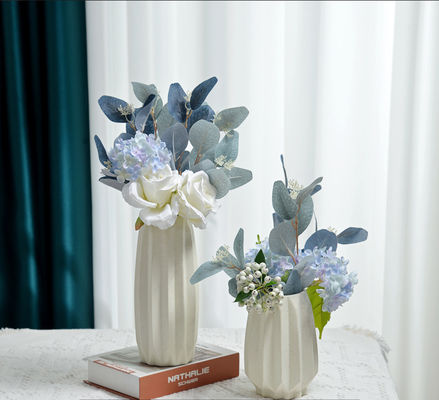 Glanzige kleine keramische vaas voor moderne tafelrekken woonkamers badkamer