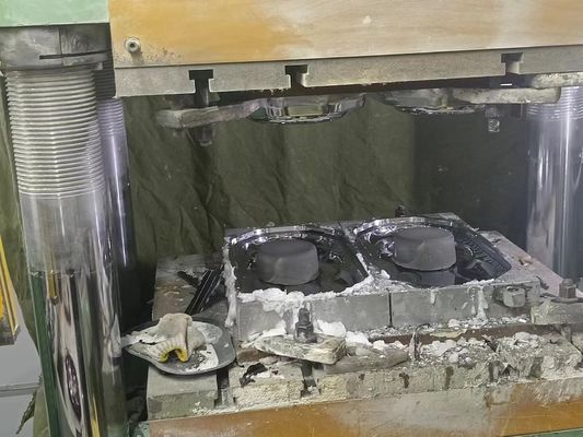 Computergestuurde melamine tafelgerei gietmachine maatvormen één van de twee 12 "melamine plaat maken vorm