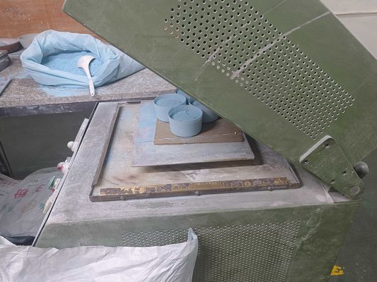 Hoog zuiverheidsmelaminevormpoeder 99,8% aangepaste kleur voor de productie van tafelgerei