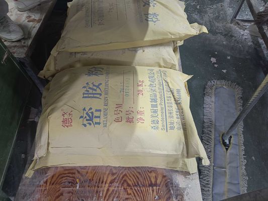 Hoog zuiverheidsmelaminevormpoeder 99,8% aangepaste kleur voor de productie van tafelgerei