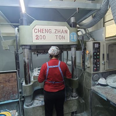 Computergestuurde melamine tafelgerei gietmachine 1*2 holte voor aangepaste melamineplaten