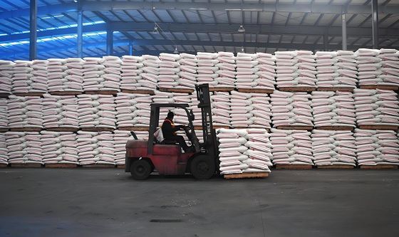 Puur melamijnpoeder 99,9% zuiverheid Vertrouwd door Vietnamese chemische melamijn toiletstoel